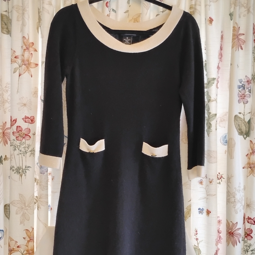 100% Sofia Cashmere black and white sweater dress